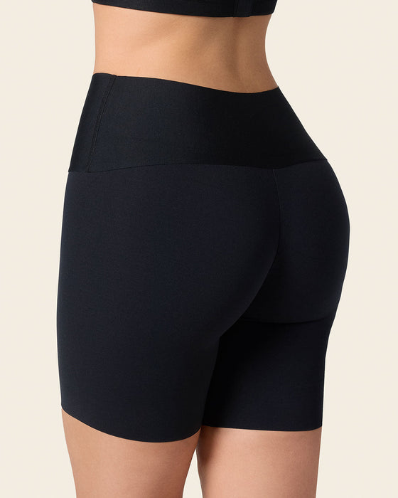 boxer-tipo-short-de-apariencia-invisible-con-fajon-antideslizante#color_700-negro