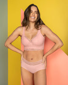 Panty hipster en tela ultraliviana con franja de encaje