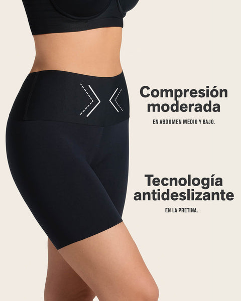 boxer-tipo-short-de-apariencia-invisible-con-fajon-antideslizante#color_700-negro