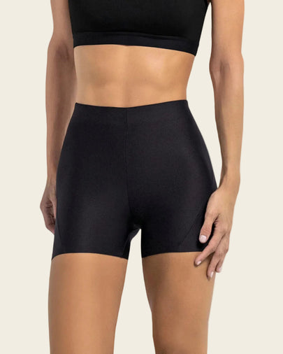 short-corto-deportivo-ajustado-y-ligero-con-comodo-elastico-en-cintura#color_700-negro