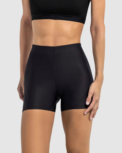 short-corto-deportivo-ajustado-y-ligero-con-comodo-elastico-en-cintura#color_700-negro