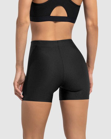short-corto-deportivo-ajustado-y-ligero-con-comodo-elastico-en-cintura#color_700-negro