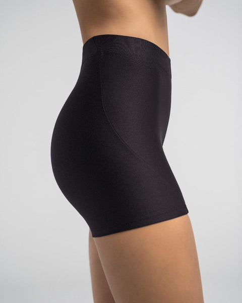 short-corto-deportivo-ajustado-y-ligero-con-comodo-elastico-en-cintura#color_700-negro