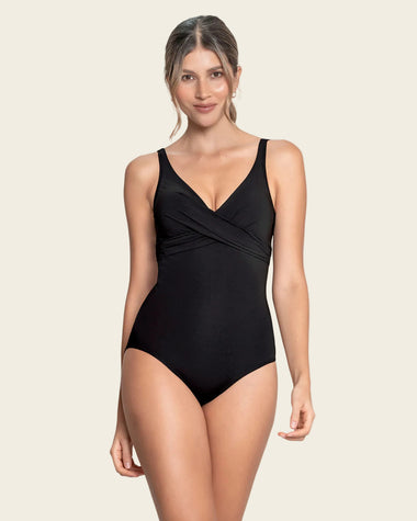 vestido-de-bano-de-control-suave-de-abdomen-con-drapeado-en-escote#color_700-negro