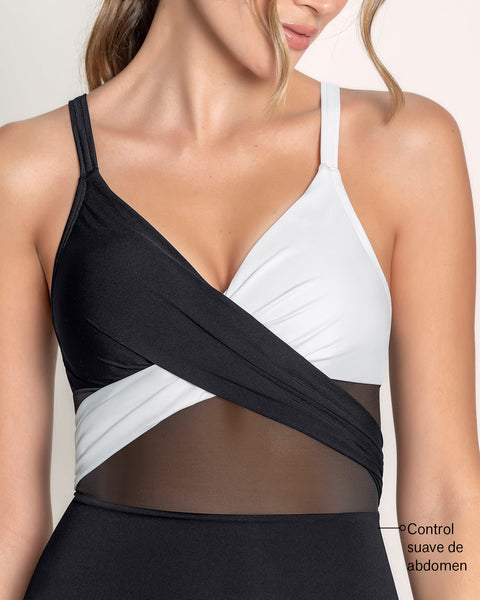 vestido-de-bano-entero-control-suave-de-abdomen-elaborado-con-nylon-reciclado#color_701-negro-blanco