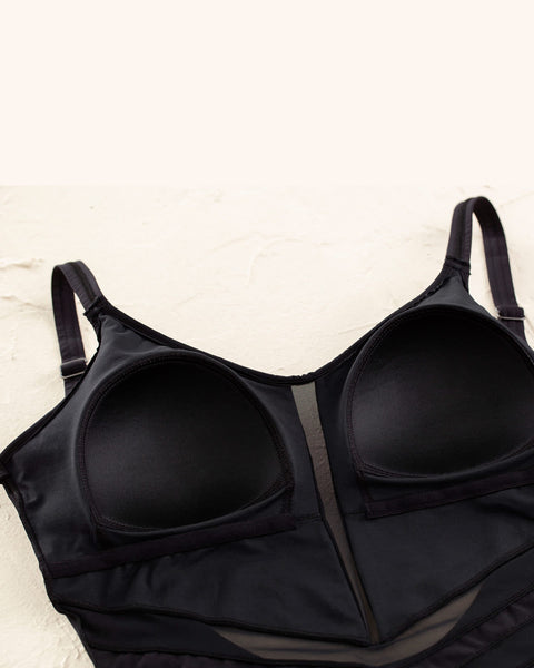 vestido-de-bano-entero-control-suave-de-abdomen-elaborado-en-nylon-reciclado#color_700-negro