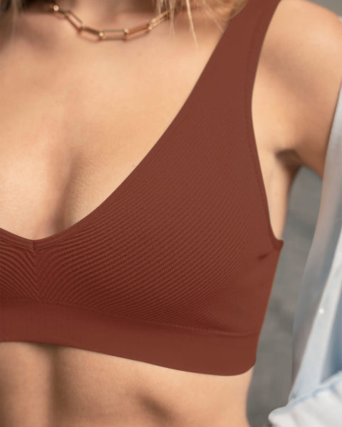 Crop top seamless con escote en V#color_800-chocolate