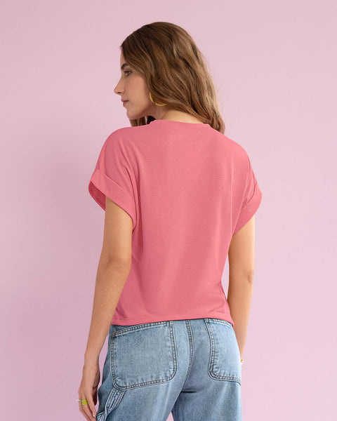 Blusa manga corta con cuello redondo y estampado localizado en frente#color_099-rosado-estampado