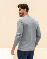 blusa-manga-larga-con-perilla-funcional-y-cuello-redondo#color_071-gris