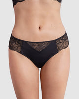 panty-estilo-tanga-brasilera-con-laterales-y-encaje#color_700-negro
