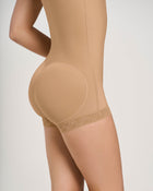 Faja estilo body de control fuerte que realza los glúteos