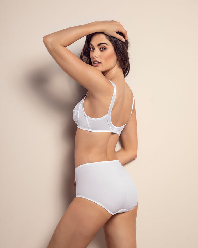 panty-clasico-de-control-suave-con-toques-de-encaje-en-abdomen#color_000-blanco