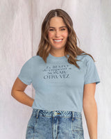 Camiseta manga corta con mensaje en el frente#color_022-azul-claro
